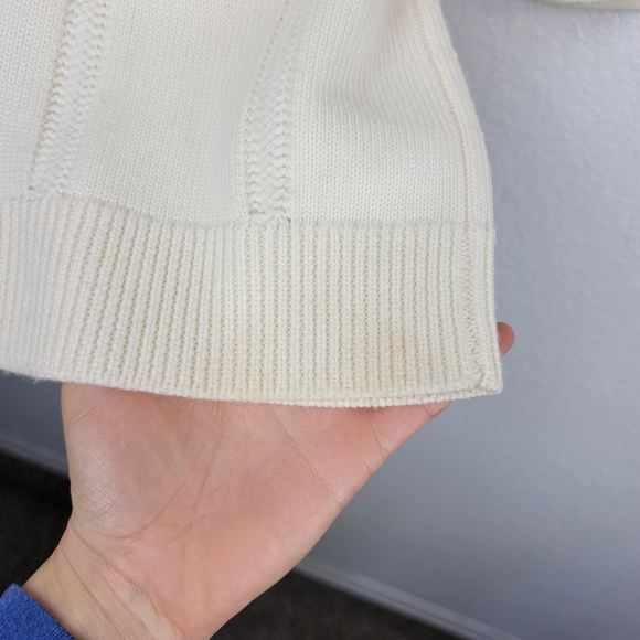 Derek Lam White V-Neck Sweater; M; 100% wool - Picture 12 of 13